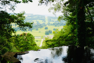 The view overlooking Chatsworth House.