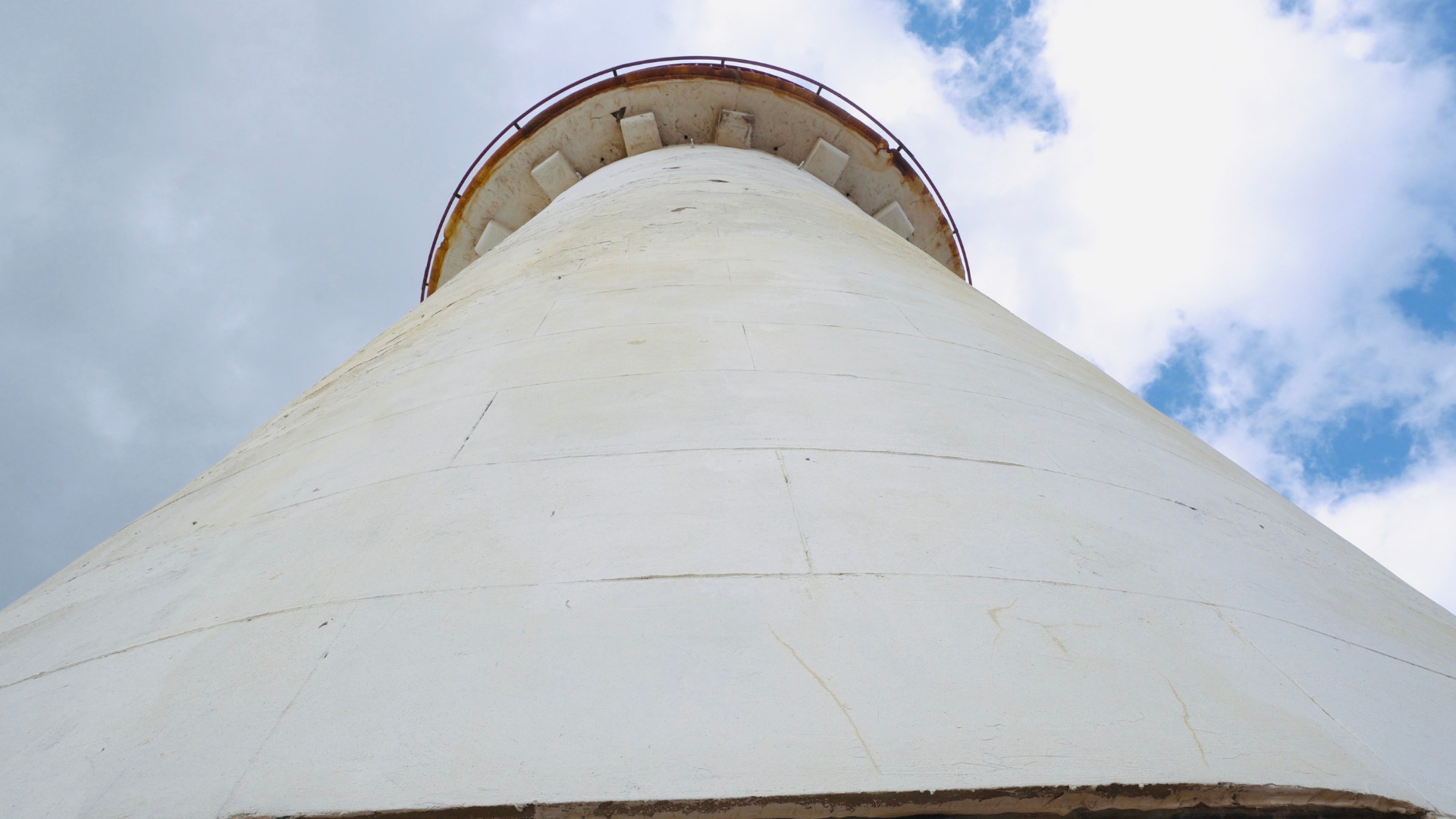 A closer look at The Point Of Ayr Lighthouse