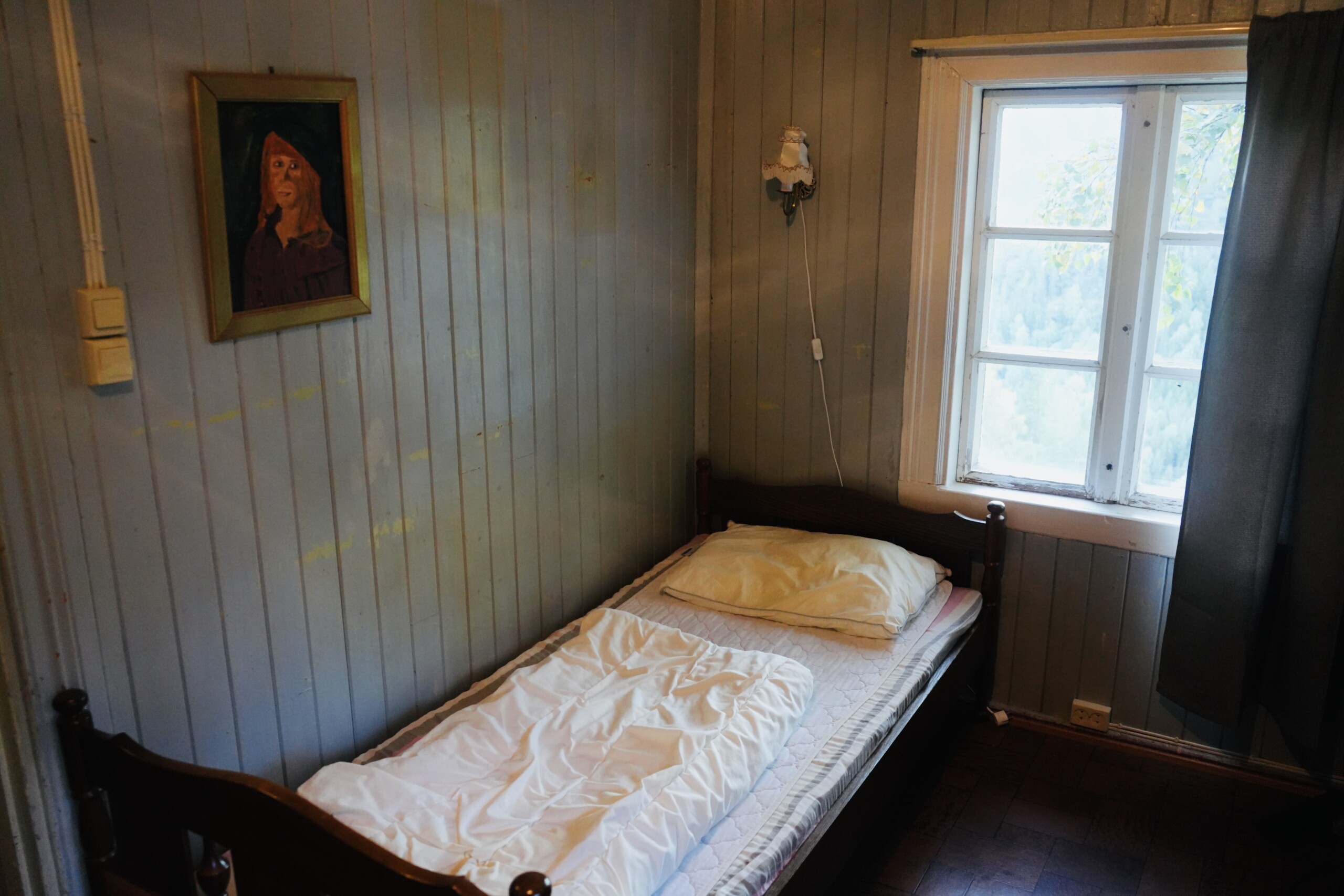 Single_Bed_In_The_Cabin Single bed in the cabin.